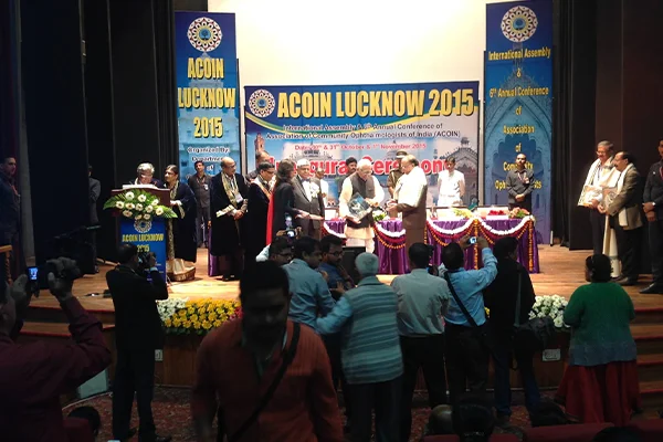 Star ophthalmologist receiving felicitation from Madhya Pradesh Governor
